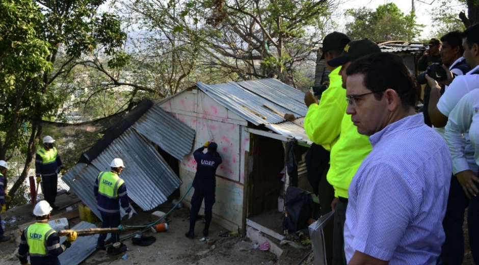 Demolición de viviendas en Colinas de El Pando.