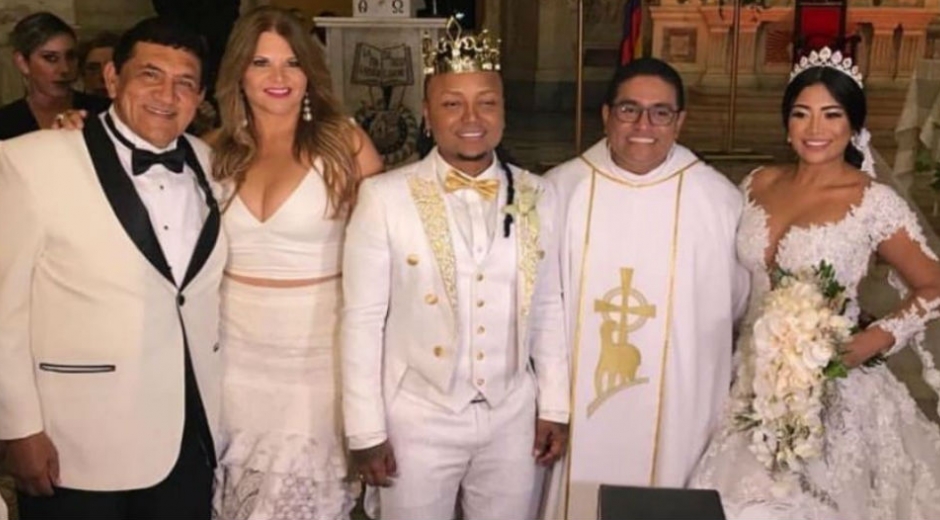El cantante Poncho Zuleta y la presentadora Diva Jessurum en la boda Mr. Black con Yuranis León