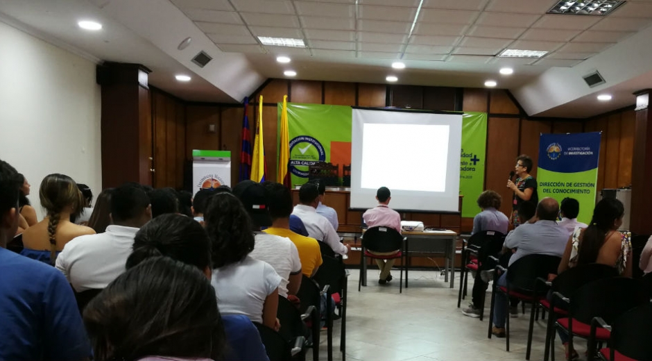 El primer ciclo de esta jornada se realizó en el auditorio Roque Morelli Zárate de la Institución.