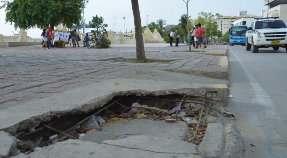 Daños en el camellón. 