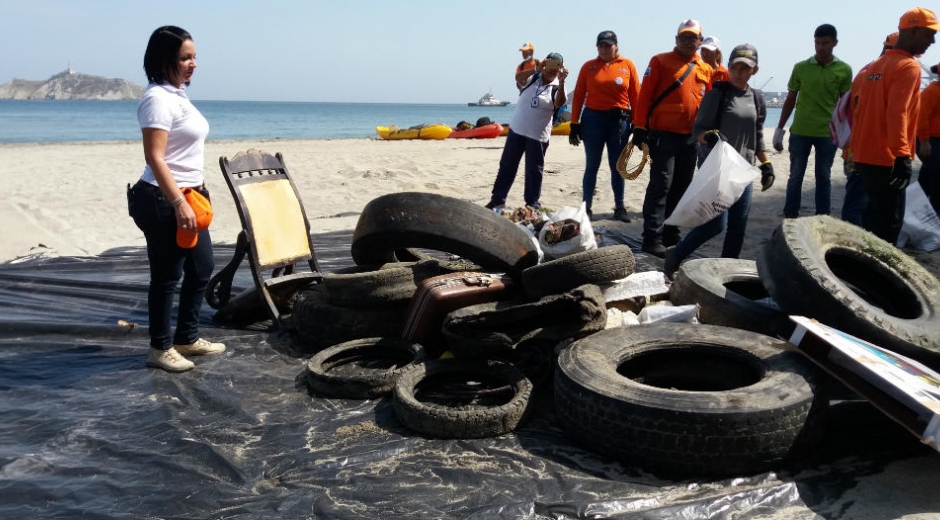 Prensa Alcaldía de Santa Marta. Recolectaron 38.6 toneladas de residuos de esta playa.