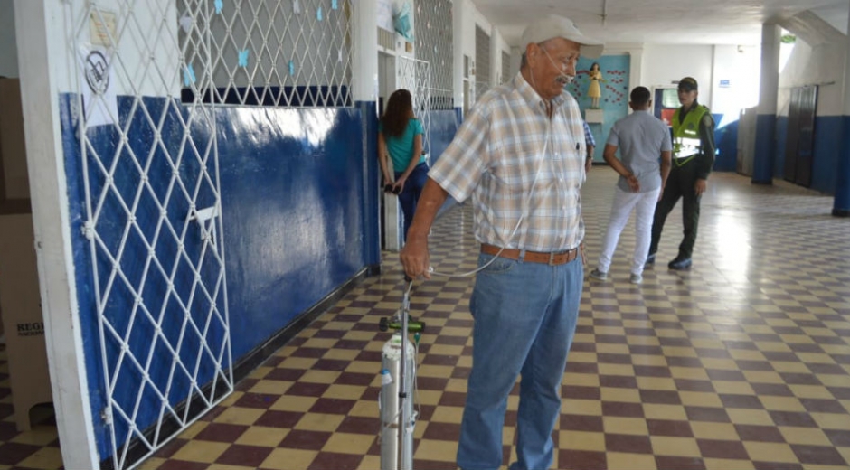 Don Ramón Holguín,de 73 años, salió a votar.