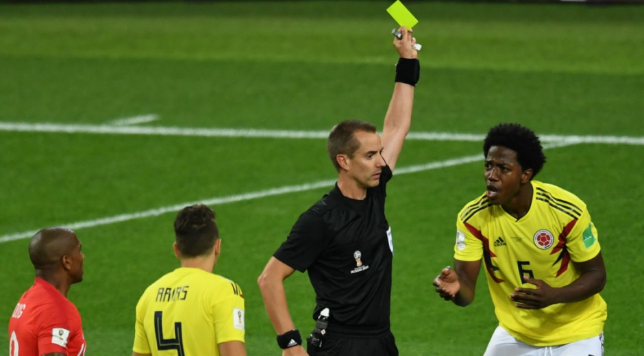 Mark Geiger durante el partido de la Selección.