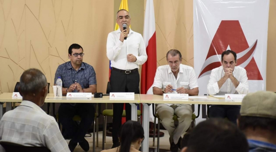 Jairo Cassiani El Alto Comisionado de Paz, Rodrigo Rivera; el Gobernador del Atlántico, Eduardo Verano y Guillermo Polo, secretario del Interior del departamento.