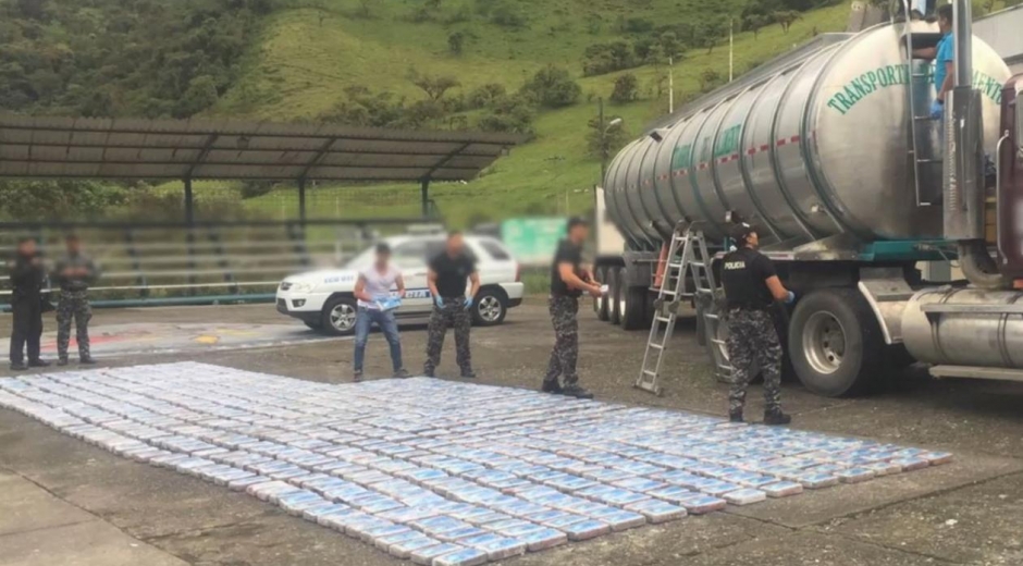  Parte de la droga incautada.