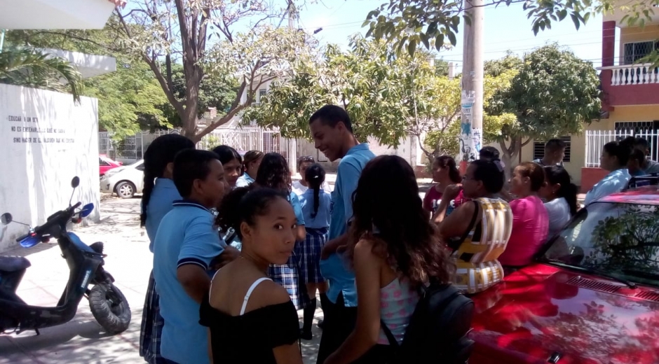 Seguimiento.co Estudiantes y padres de familia a la espera de una solución.