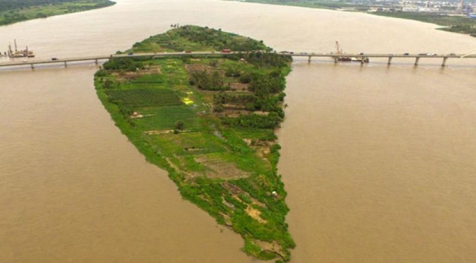 En esta isla (Pensilvania), en medio del río Magdalena, fue contratada la reparación de un colegio inexistente.