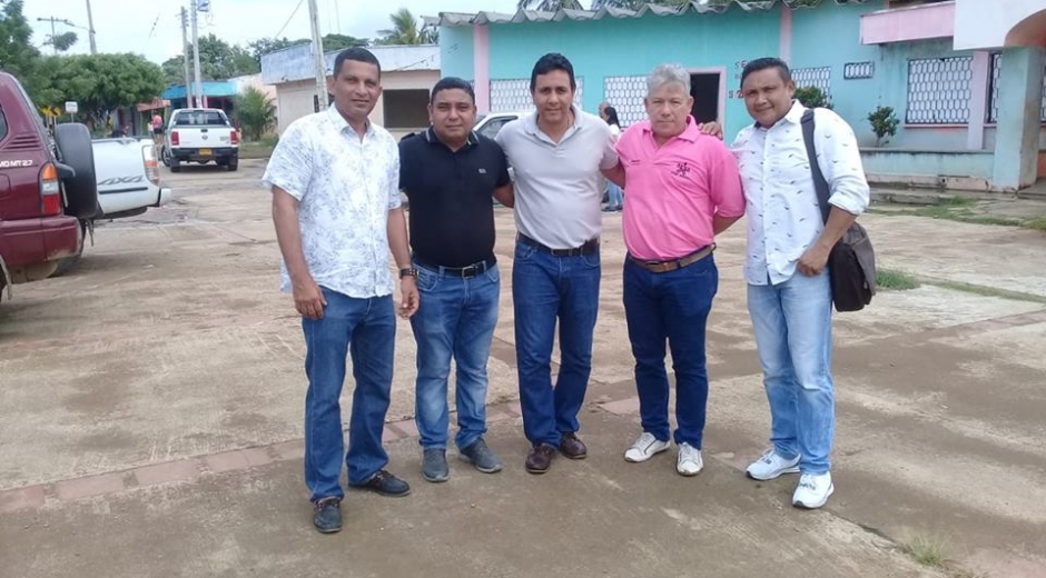 El director seccional del Sena en el Magdalena, Víctor Hugo Armenta, durante su visita al municipio de Plato.