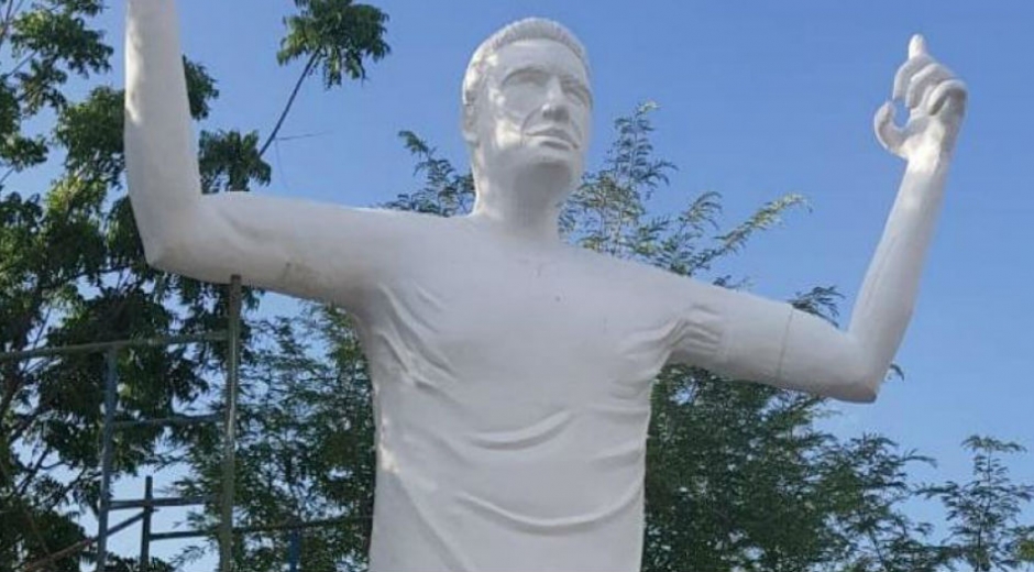 Estatua de Falcao.