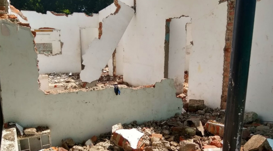 Demolición de vivienda en la calle 30.