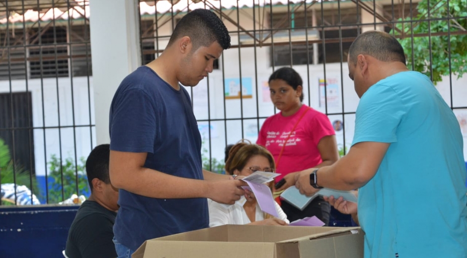 Las urnas se abrieron a las 8:00 a.m. y cerraron a las 4:00 p.m. 