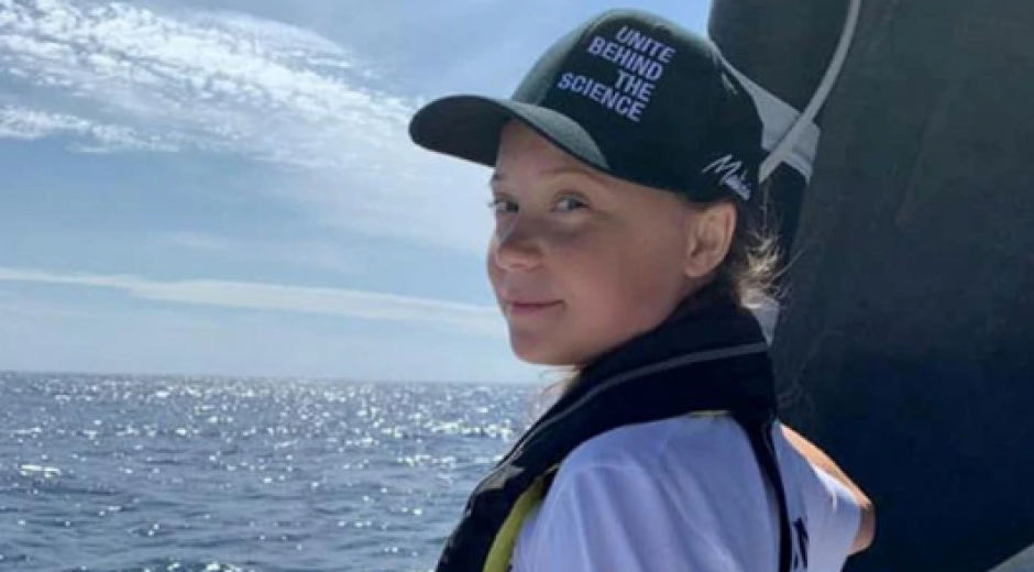 Greta Thunberg, a bordo del barco que la traslada a Portugal