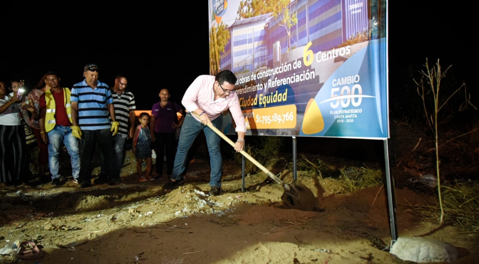 El alcalde Rafael Martínez puso la primera piedra de la obra en Ciudad Equidad.