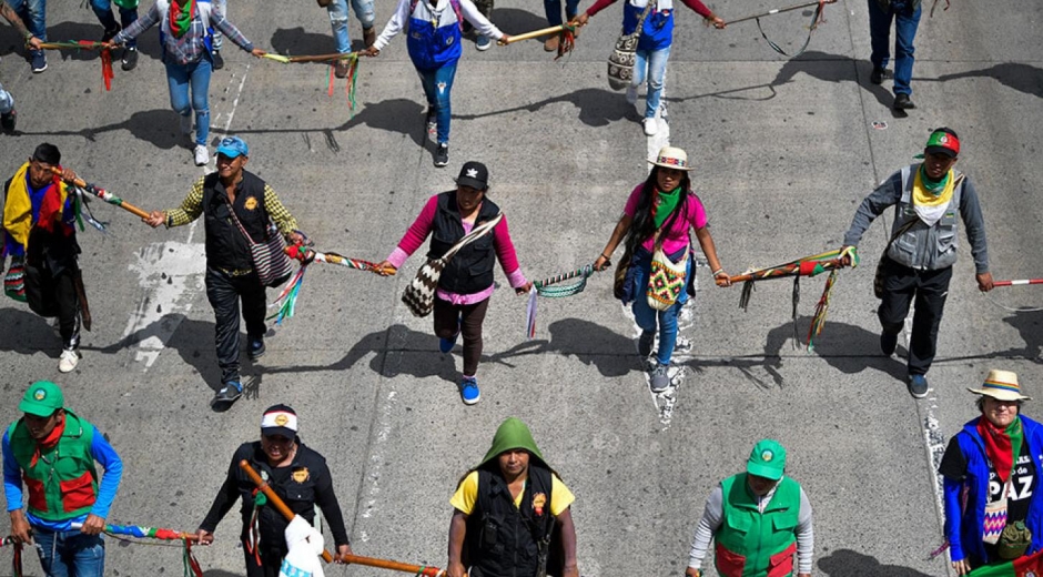 Noticias Caracol Guardia indígena en la marcha 4D en Bogotá