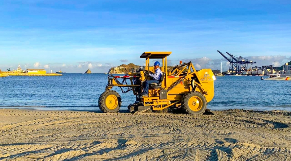 Limpieza de playa de Bahía de Santa Marta 