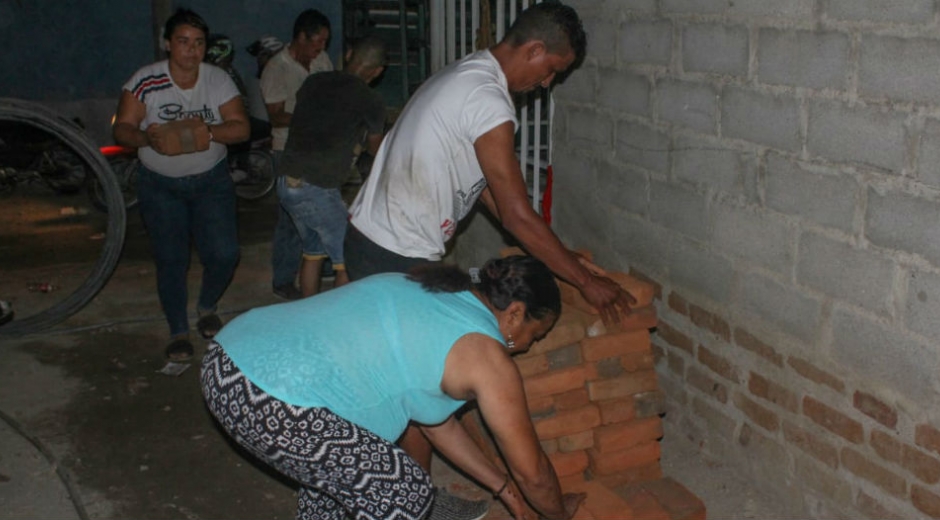 Entrega de ayudas a familias en Nacho Vives.
