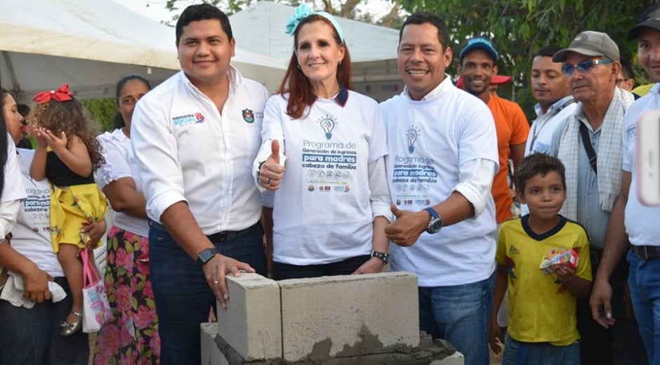 Gobernación del Magdalena La Gobernadora, el Alcalde y el Gerente de Proyectos del departamento realizaron el acto simbólico.