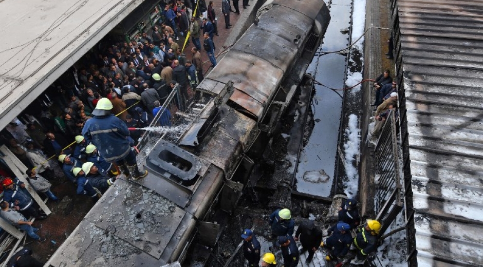 AFP Locomotora del metro de El Cairo se estrelló e incendió