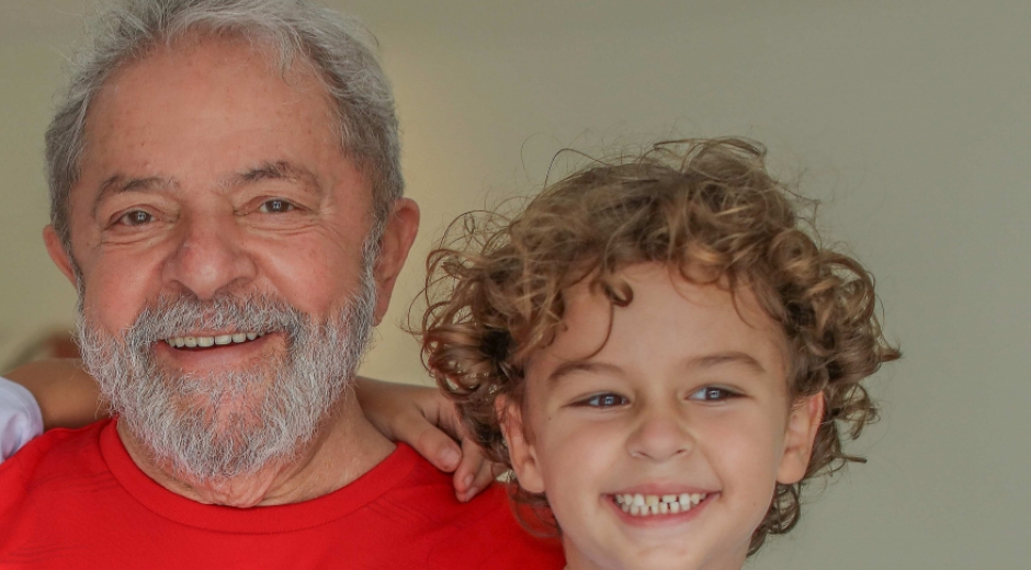 Luiz Inácio Lula y su fallecido nieto.