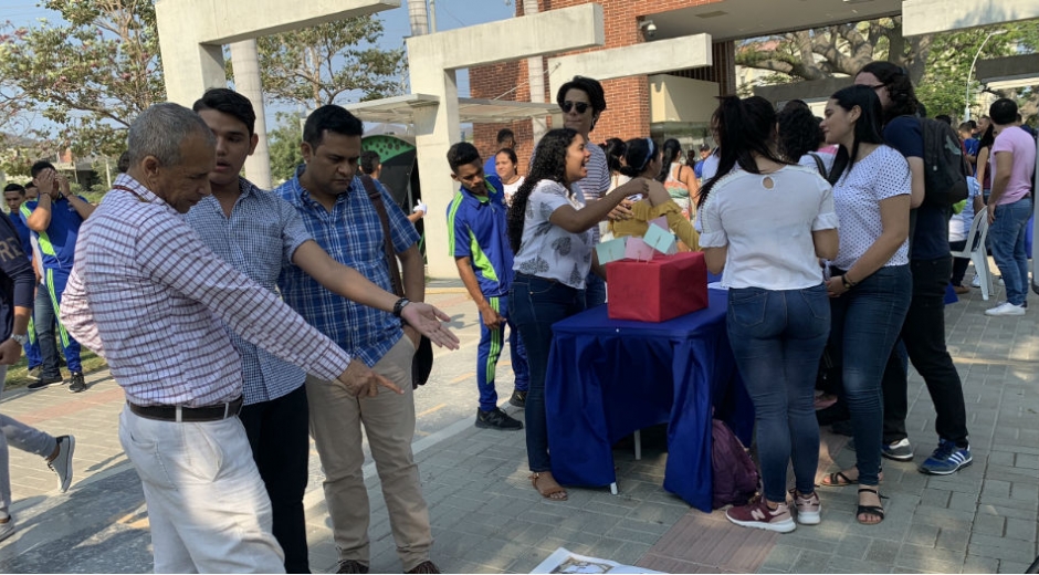 Durante la jornada los estudiantes de los Programas académicos de Derecho y Profesional en Deporte hicieron actividades pedagógicas.