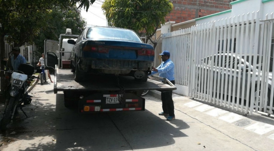 HOMBRE PIDE RESPUESTAS DE LOS DAÑOS QUE SUFRIÓ SU VEHÍCULO MIENTRAS SE ENCONTRABA EN LOS PATIOS