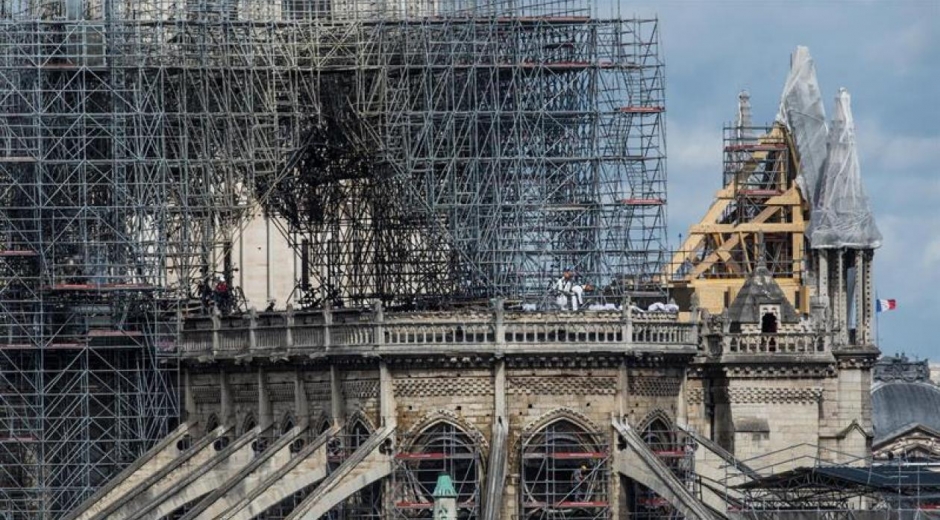 Catedral de Notre Dame afectada por incendio