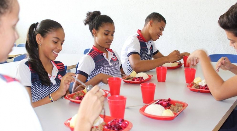 Gobernación del Magdalena El suministro de alimento a la población estudiantil que hoy asciende a más de 130 mil niños en los 28 municipios del Departamento.