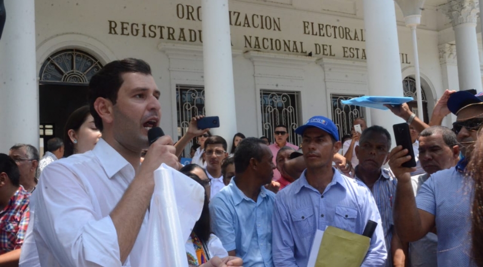 El precandidato inscribió este martes su movimiento a las aspiraciones de la Gobernación.