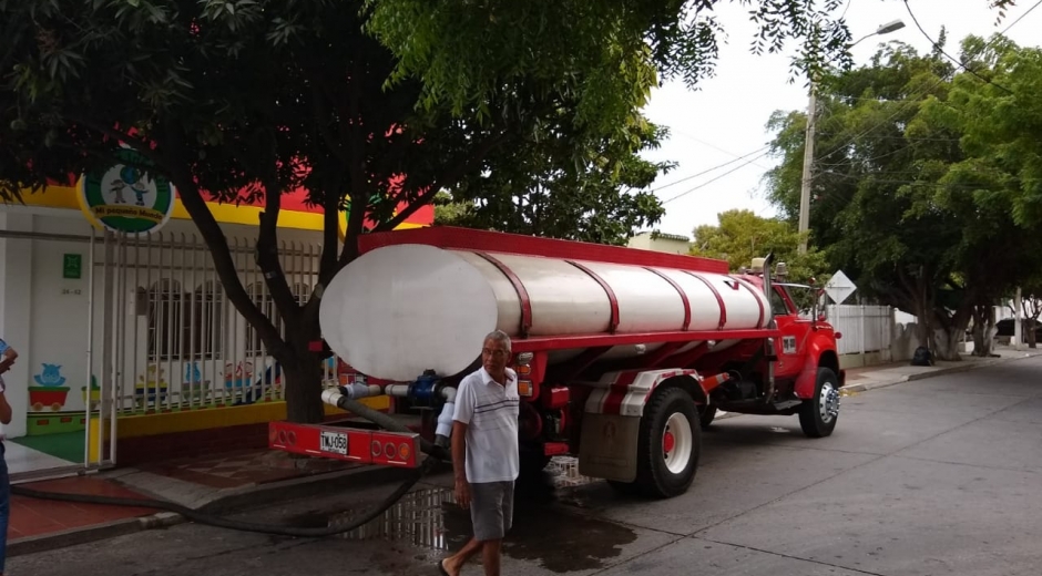 Suministro de agua en carrotanques en Santa Marta. 