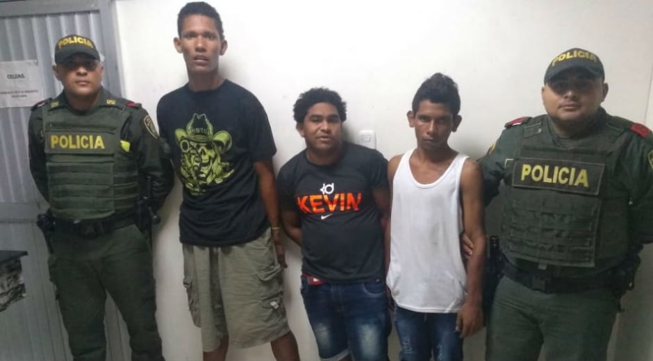 Policía Metropolitana Los tres capturados por hurto.