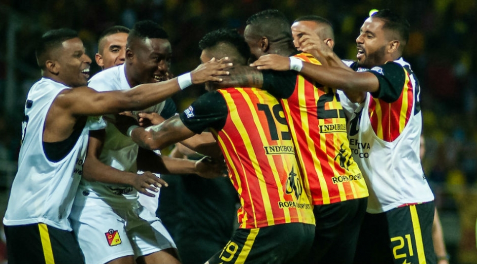 Marca Claro Colombia Jugadores del Pereira celebrando.