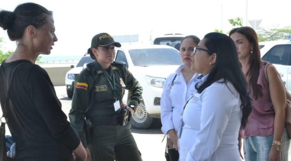 Óscar Mejía - Seguimiento.co Aneta Ernest, extranjera que permanece en el Aeropuerto Simón Bolívar.