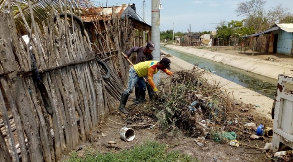 Alcaldía de Ciénaga Inician labores de limpieza en canales de Ciénaga