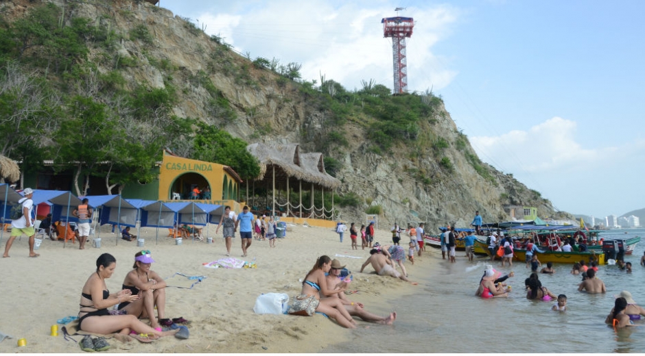 En Playa Blanca y El Rodadero realizaron jornadas de limpieza para recibir a los turistas.