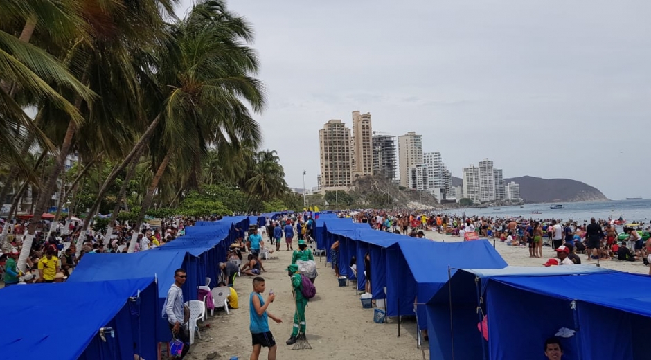 ProRodadero La Cooperativa de Carperos de El Rodadero y Playa Blanca donó la nuevas carpas.