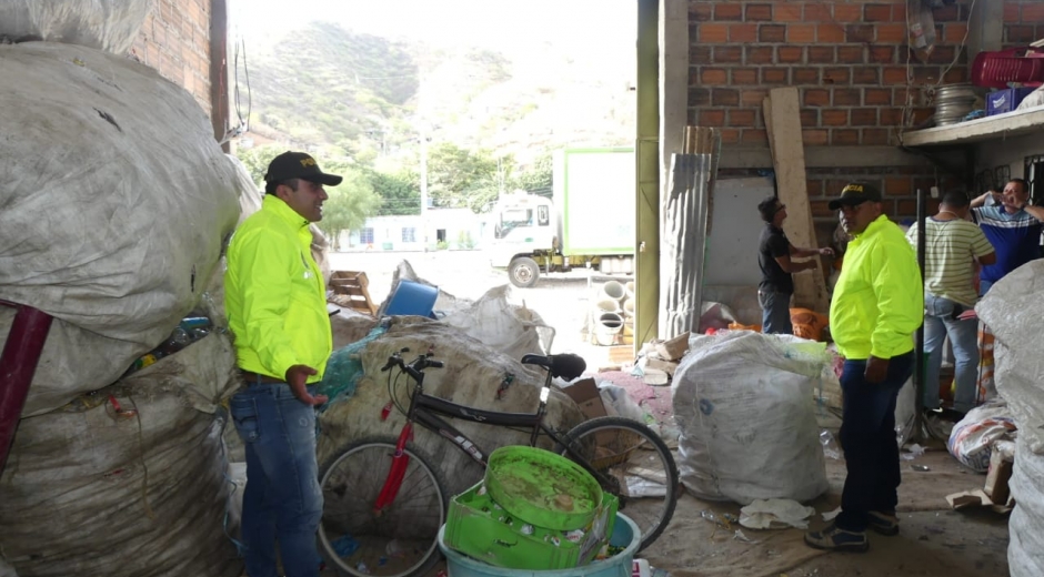 Autoridades visitan cacharrerías de la ciudad