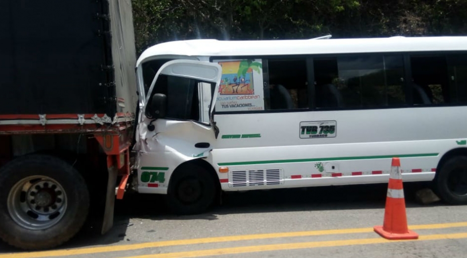 Accidente de buseta de agencia turística.