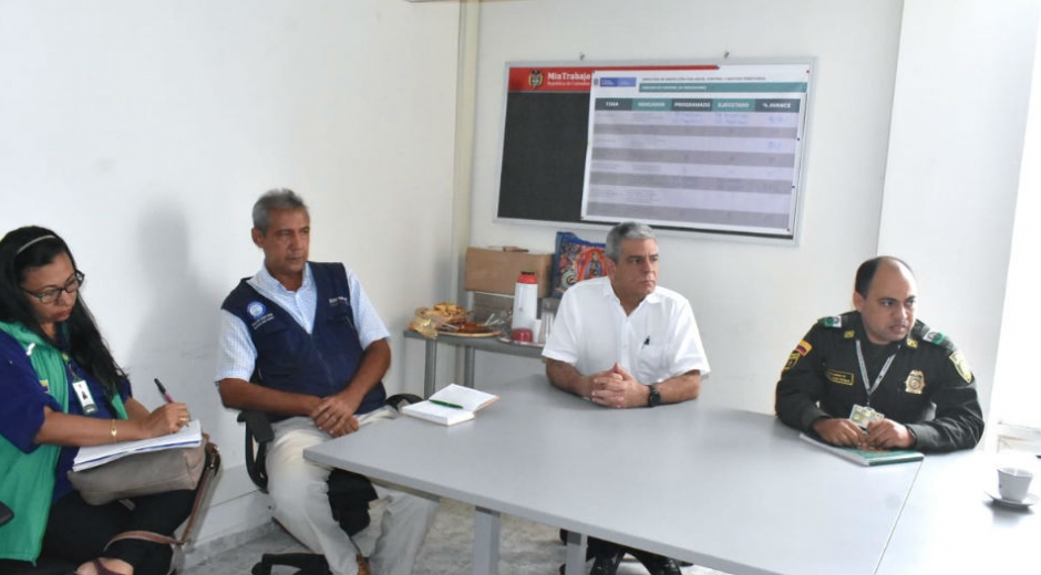 Reunión entre autoridades sobre el trabajo infantil en el departamento.