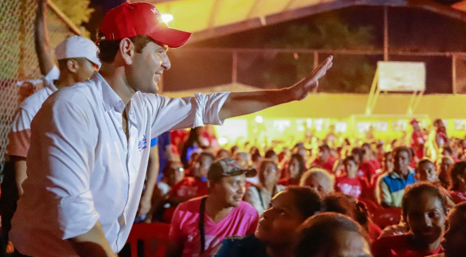 El Mello reunido con simpatizantes de su campaña en Fundación.