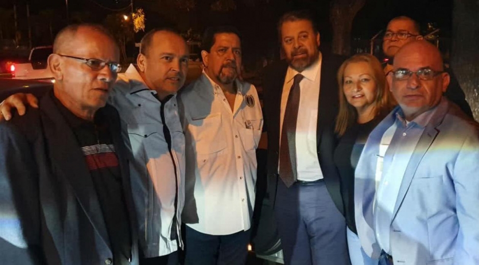 Édgar Zambrano, diputado liberado (en el centro).