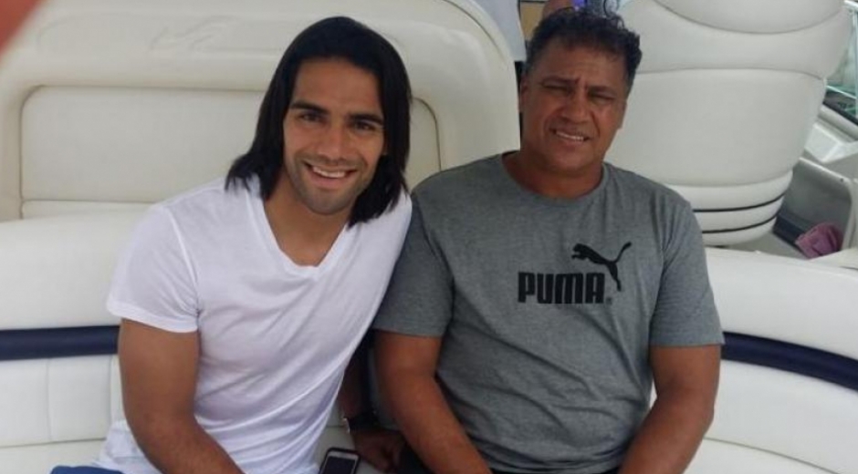 EL JUGADOR RADAMEL FALCAO GARCÍA JUNTO A SU PADRE RADAMEL GARCÍA KING. 