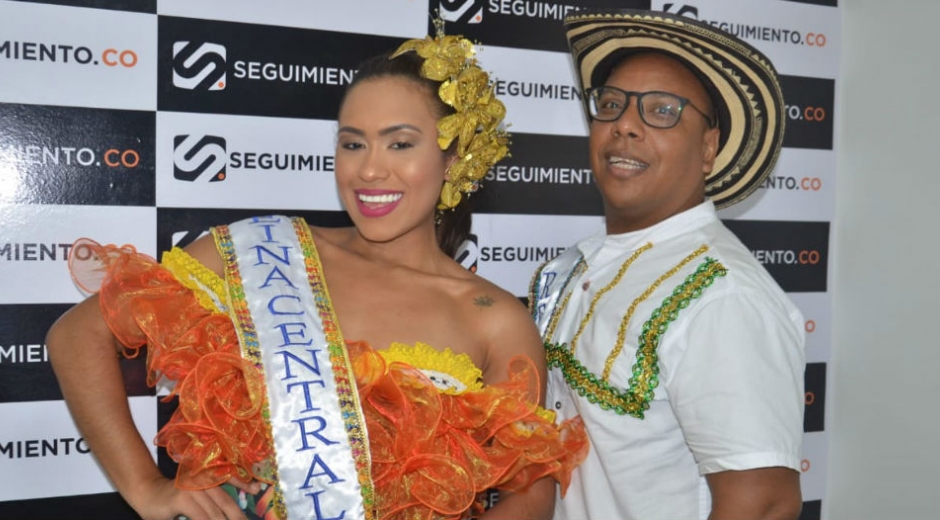 La Reina Central de Funcarpes, Stefanny Acosta Lindo y el Rey Momo, Omar Saban.