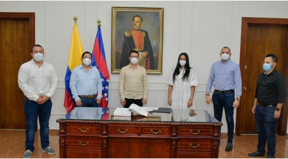  Son un total de 14 los nuevos secretarios, jefes de oficinas y asesores, respectivamente.