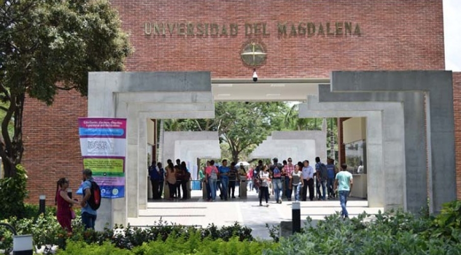 Entrada de la Universidad del Magdalena.