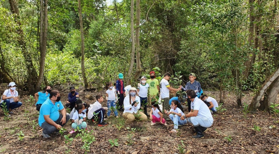 En días pasados, Corpamag organizó una siembra de árboles con niños de una fundación.