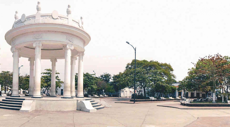 Cierre de la Plaza Centenario, malecón turístico, plazas públicas, parques y canchas deportivas.