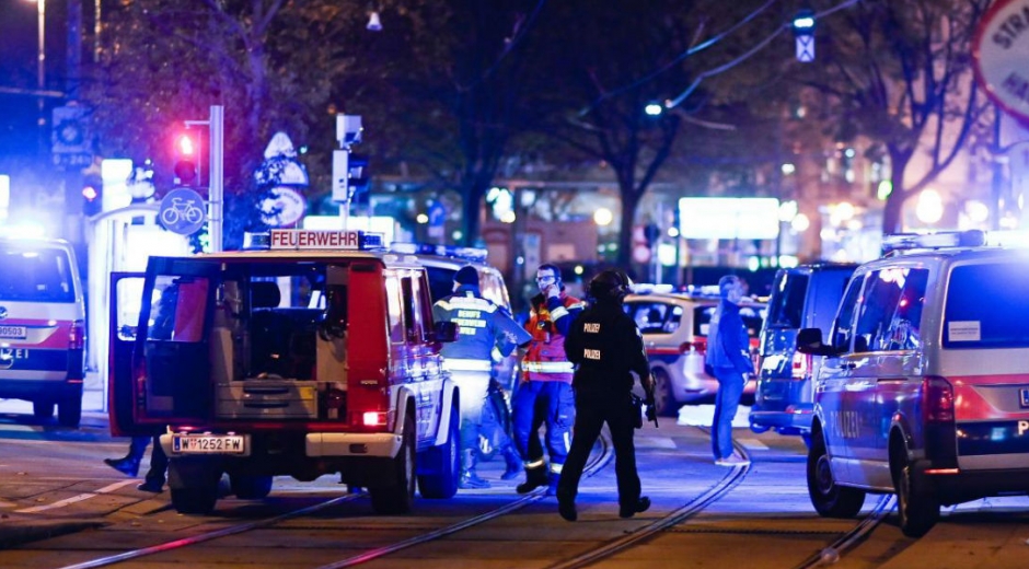 El atentado en Viena se dio sobre las 8:00 p.m., hora local.