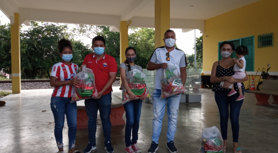 Brindando apoyo a los estudiantes y familiares en Fundación, Aracataca y El Retén.