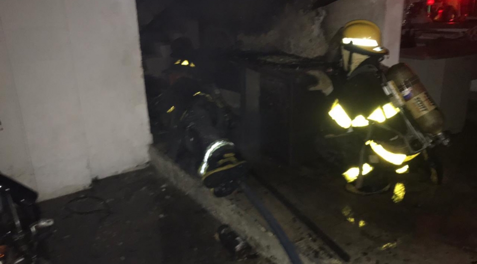 Los Bomberos Voluntarios de Santa Marta atendieron el incendio.