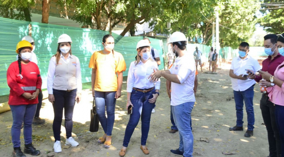 Recorrido de la Alcaldesa por las obras.